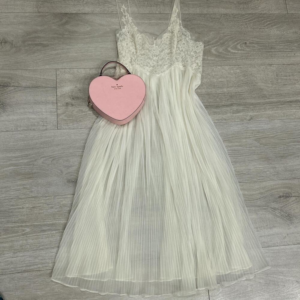 Vintage Roger lace white pleated sleep gown.